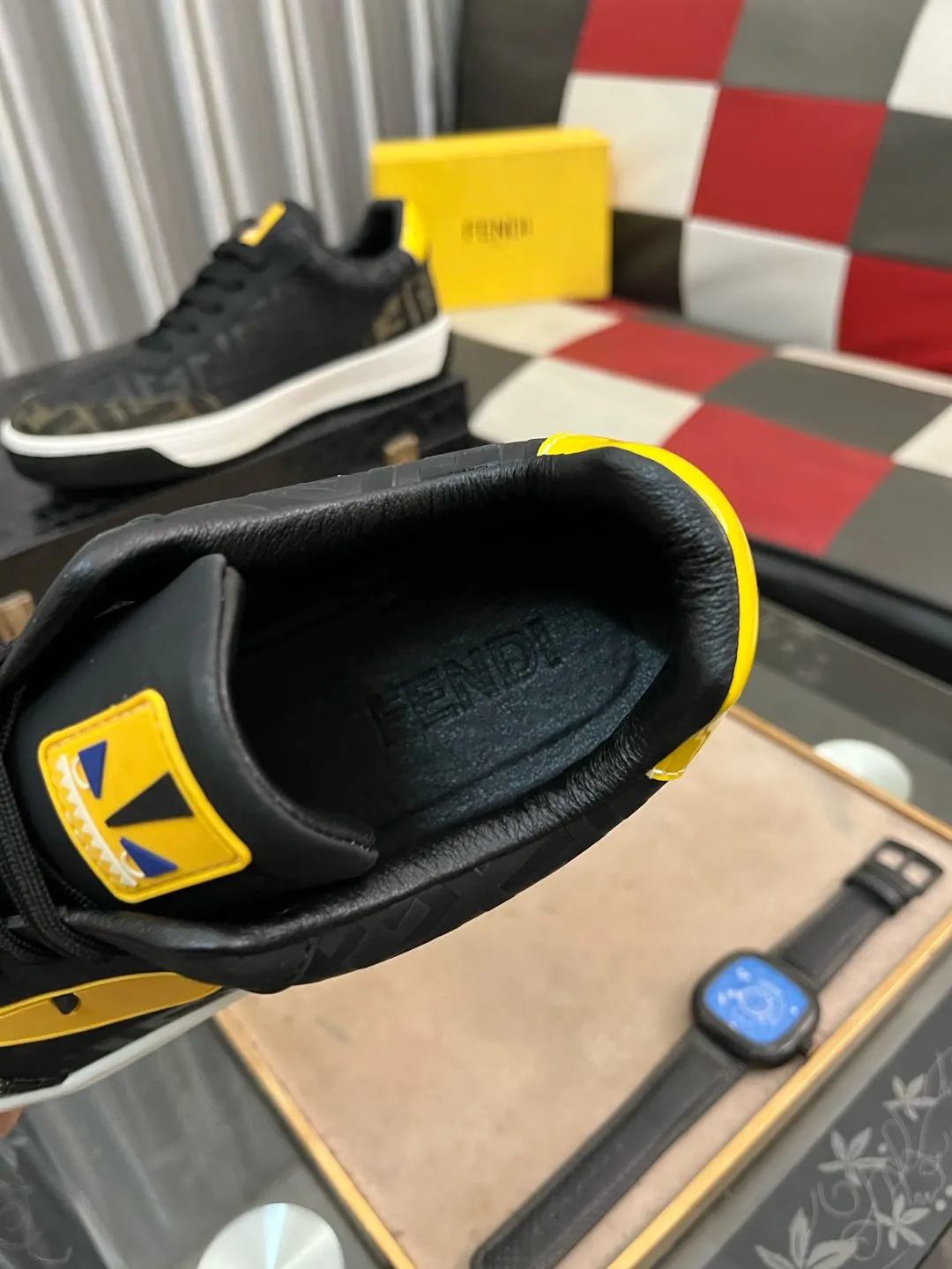 Men's shoes 💰400⌚️⌚️[fendi] Fendi classic and comfortable men, this complex sneaker is made of soft calfskin➕genuine leather lining➕original ultra-light rubber material with rough outsole. This unique and light style is suitable for the casual and refined sensibility of this season. It is comfortable and natural on the feet. It is an everyday style for casual travel in autumn and winter! 38−443️⃣colors available